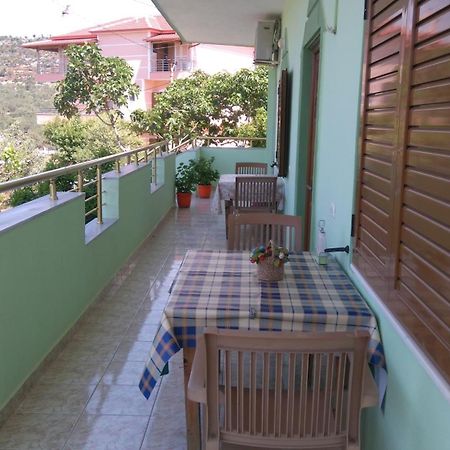 Jonny Guesthouse Ksamil Eksteriør bilde