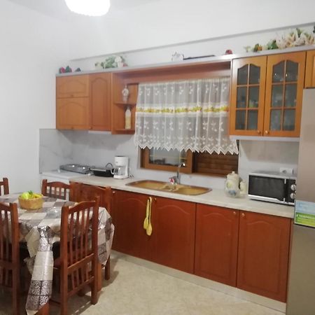 Jonny Guesthouse Ksamil Eksteriør bilde