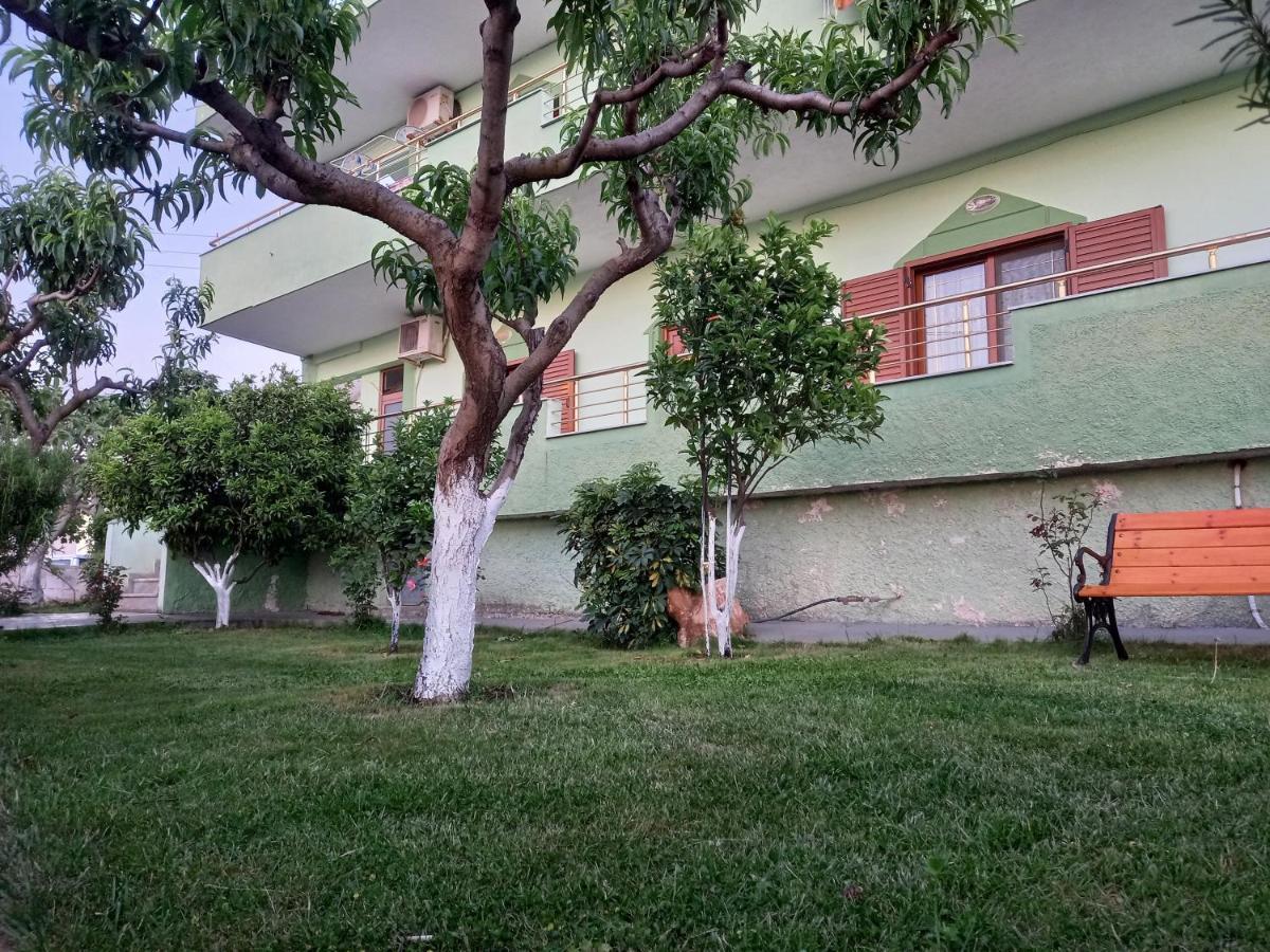 Jonny Guesthouse Ksamil Eksteriør bilde