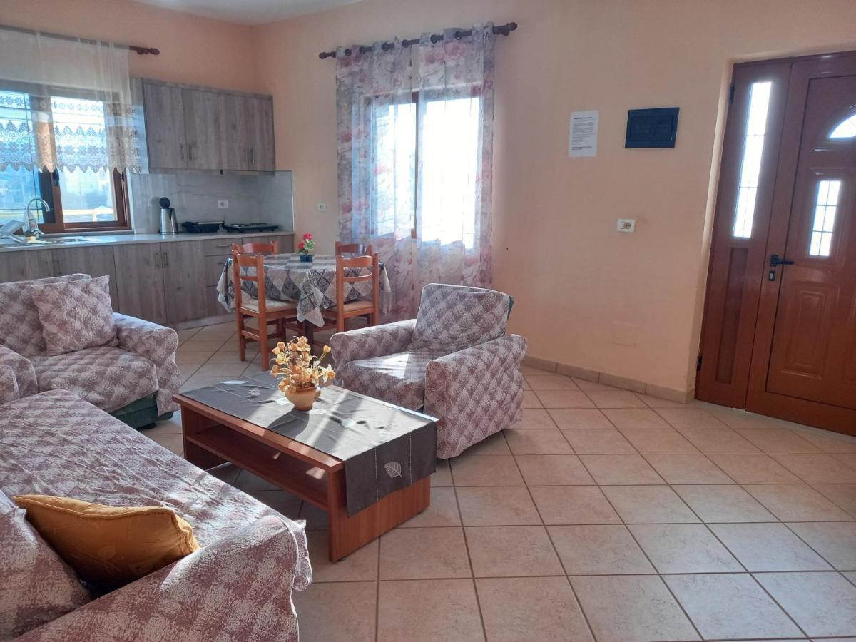 Jonny Guesthouse Ksamil Eksteriør bilde