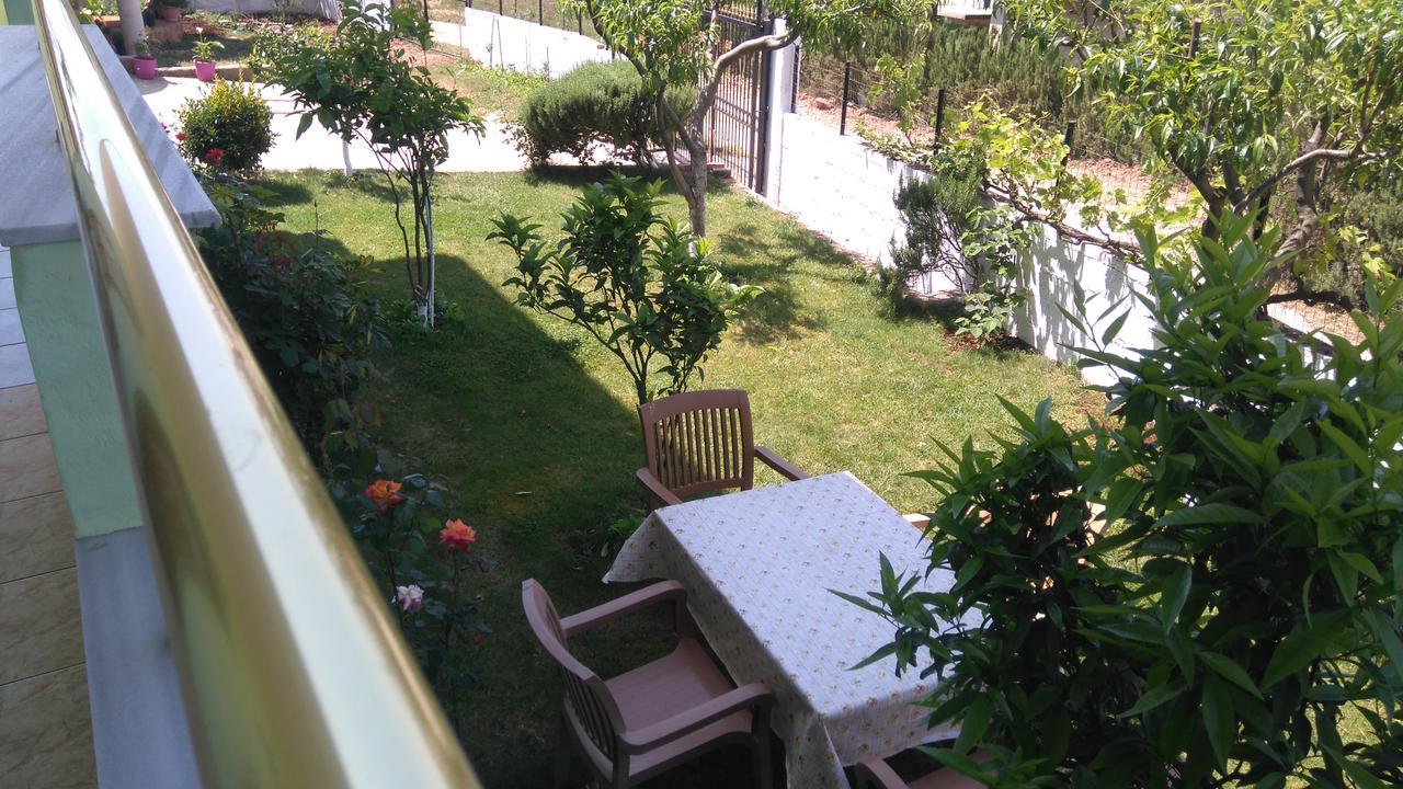 Jonny Guesthouse Ksamil Eksteriør bilde