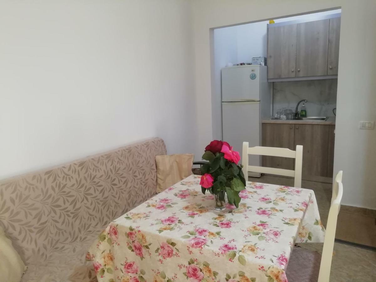 Jonny Guesthouse Ksamil Eksteriør bilde