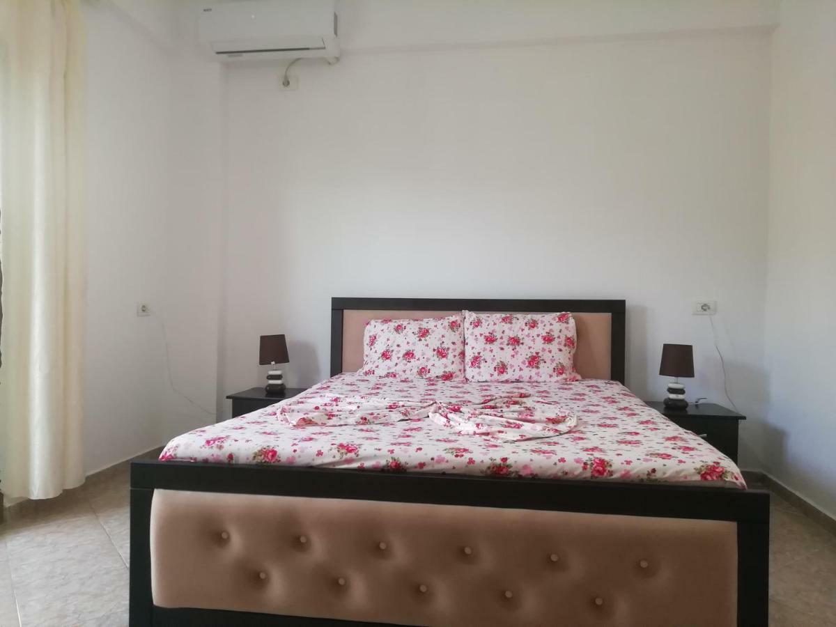 Jonny Guesthouse Ksamil Eksteriør bilde