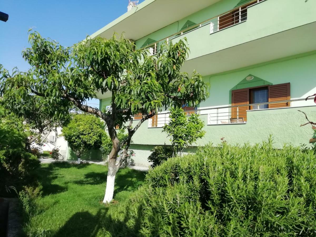 Jonny Guesthouse Ksamil Eksteriør bilde