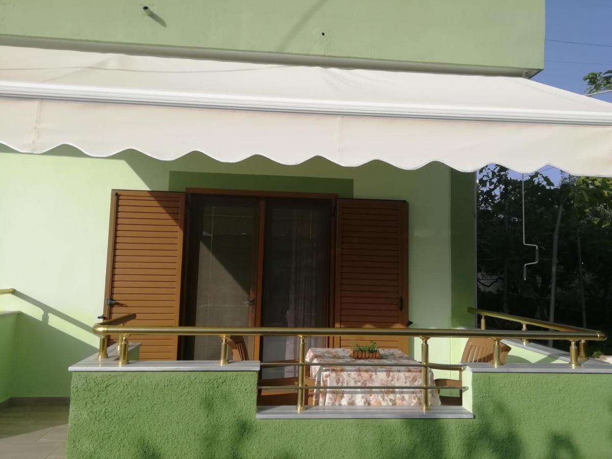 Jonny Guesthouse Ksamil Eksteriør bilde