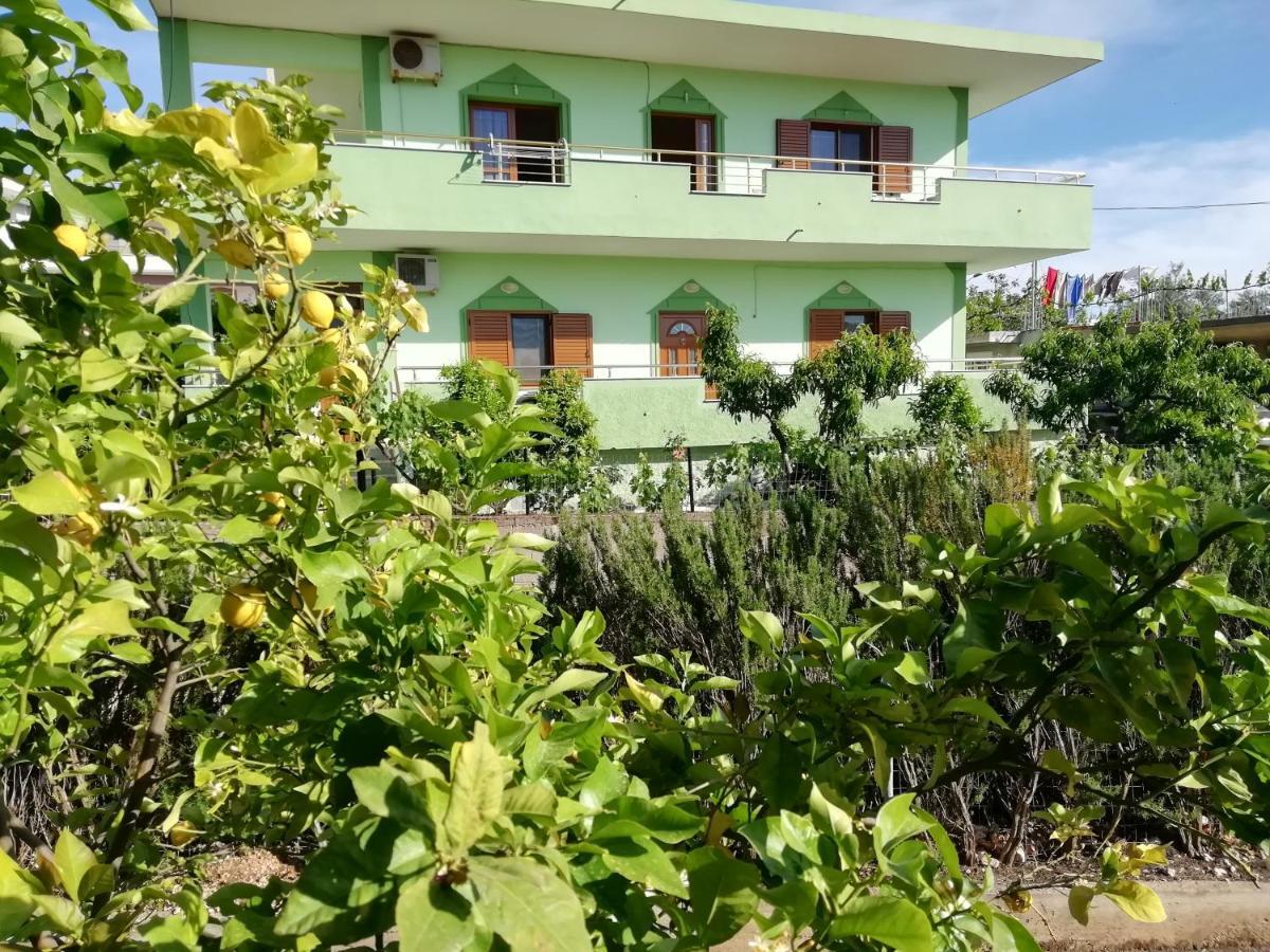Jonny Guesthouse Ksamil Eksteriør bilde